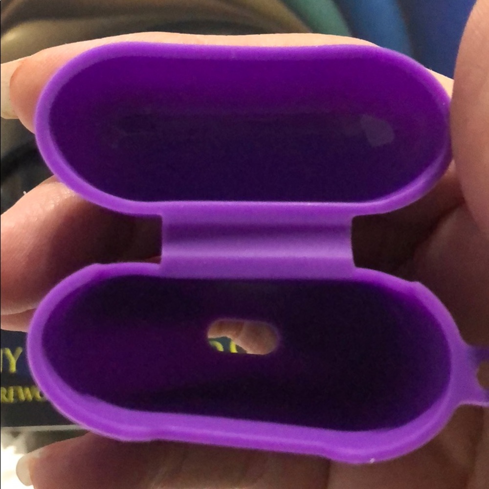 AirPods Case🤑 - Picture 3 of 3